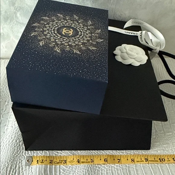 Chanel Gift bag , box, Camelia flower, ribbon. Decorative Set - Picture 9 of 13